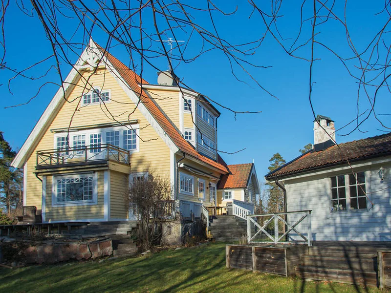 Ommalning av fasad fonster ytterdorr Liljeholmen Grondal